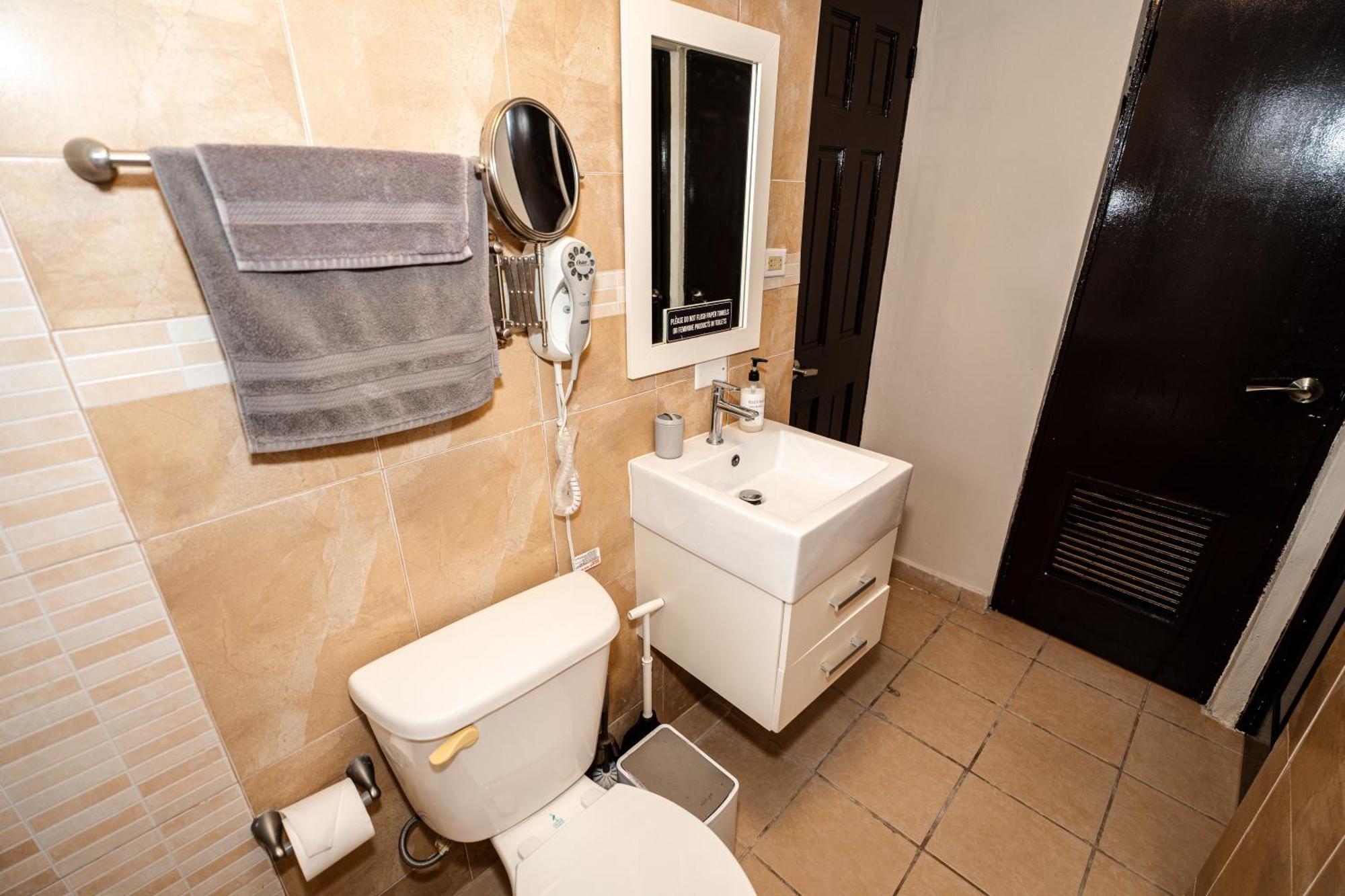 דירות פונצ'ה Private Jacuzzi Oasis With Mountain Views And Free Parking מראה חיצוני תמונה